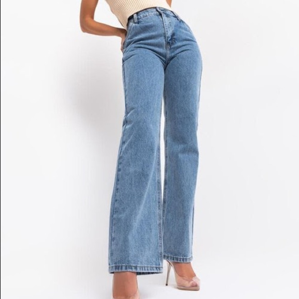Akira Straight Leg 90s Style Jeans NWT